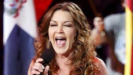 Gretchen Wilson to release  new albums this year an honor  a new album for Willie Nelson a new album from Kris Kristofferson Randy Houser talks about his tour Gary Allan sings his  hit.