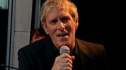 Grammy winner performs 'Ain't No Mountain High Enough'