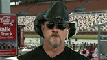 Country music star heavily supports the Red Cross