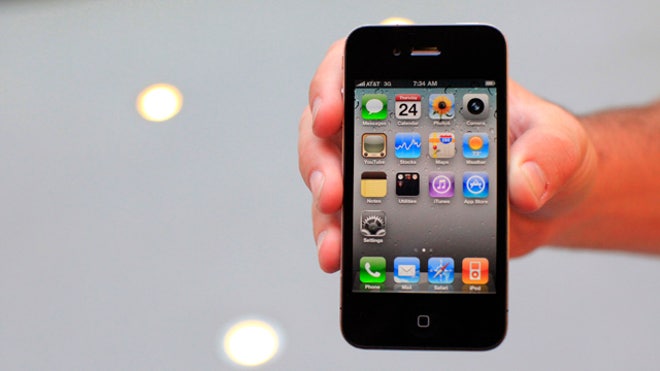 iPhone 4 in Hand
