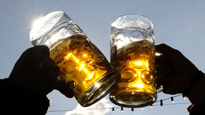 Cheers Toast Beer Glasses Alcohol 01