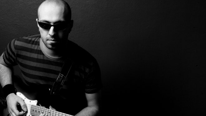 rockstar-with-guitar