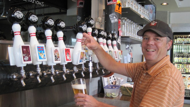 Davepouringabeer1