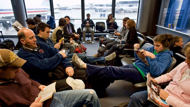 Airport-Wating-Travelers-Delay-Vacation-Trip