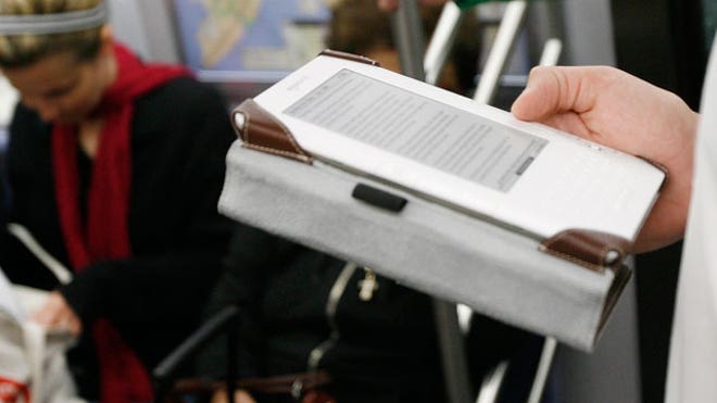 Amazon-Kindle-EBook-on-Subway