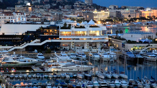 Cannes-Festival-Palace-boats