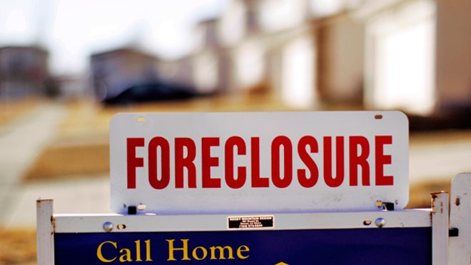 Foreclosure-Sign-House-Real-Estate