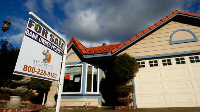 Foreclosure-Sign-Outside-Home-03