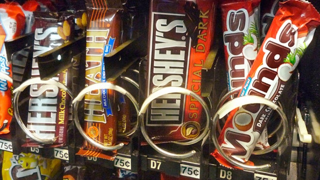 Hershey-Chocolate-Candy-Bars-Vending-Machine