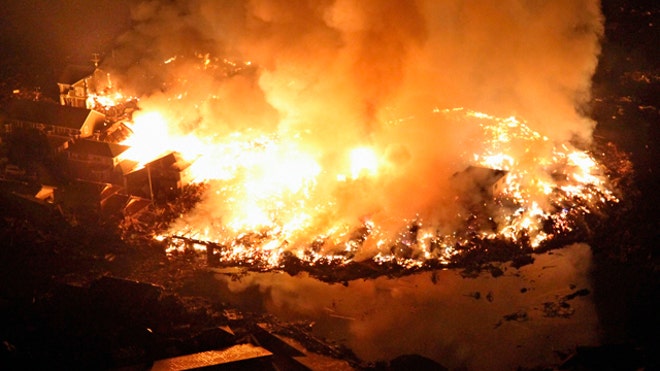 Japan-earthquake-houses-burn