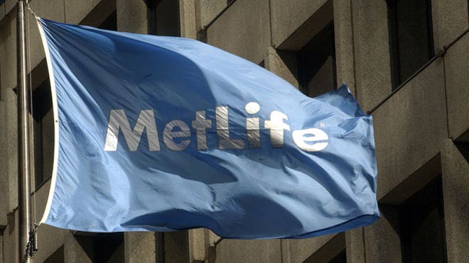 MetLife-Flag-at-Headquarters