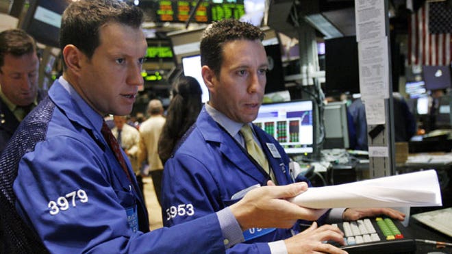 NYSE-Trader-009-Pointing-Screen