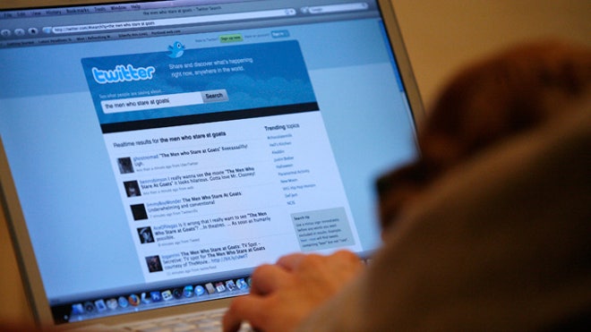Twitter-Web-Site-Social-Network-Laptop