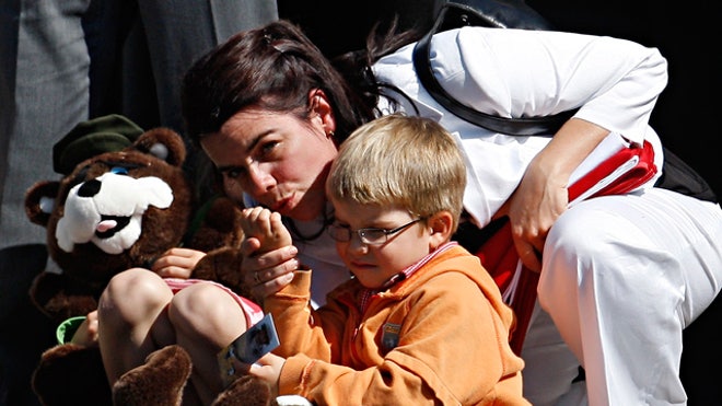 Woman-Child-Toy-Stuffed-Animal