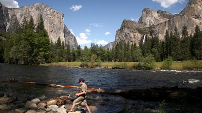 Yosemite-National-Park-Merced-River