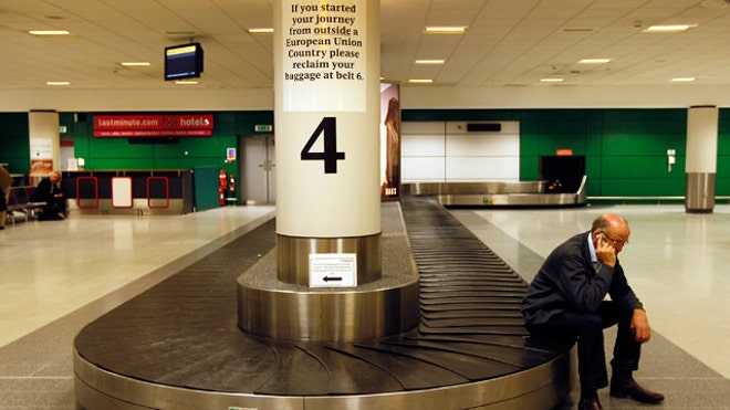 business-traveler-waits-luggage