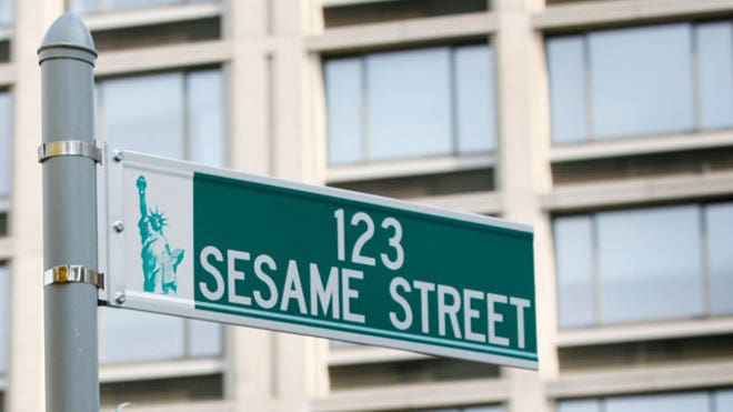sesame-street-street-sign