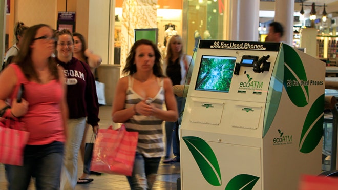 teenagers-at-the-mall