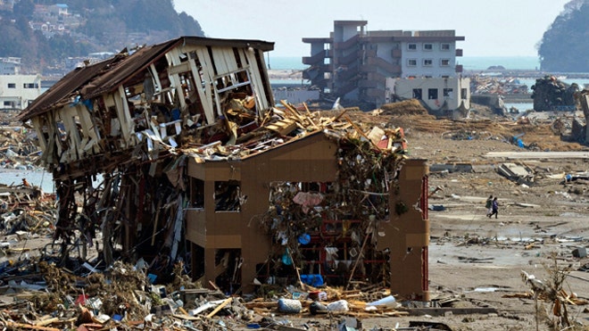 tsunami-Buildings-destroyed