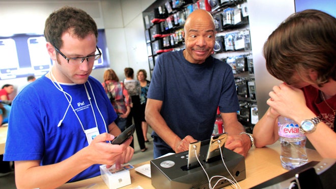 Customers Buying iPhone 4