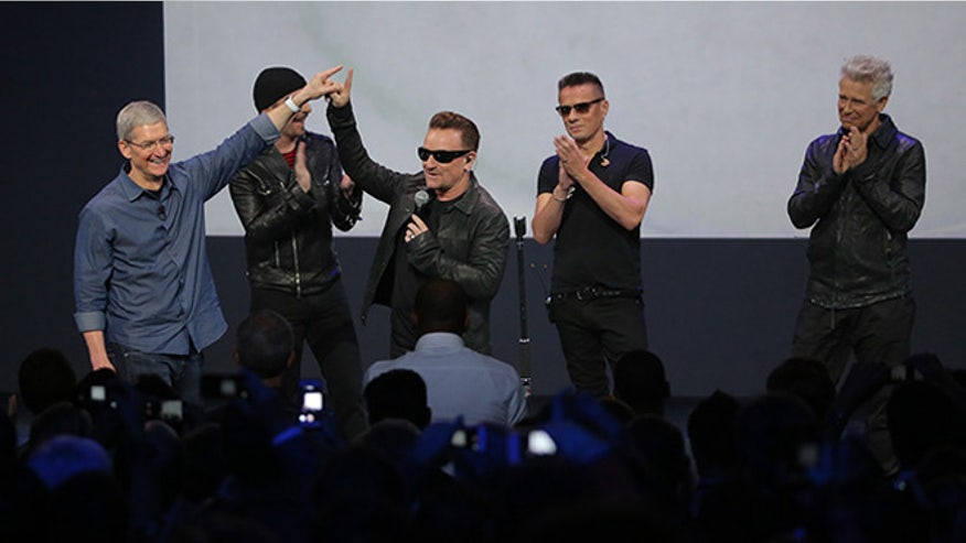 U2, Tim Cook