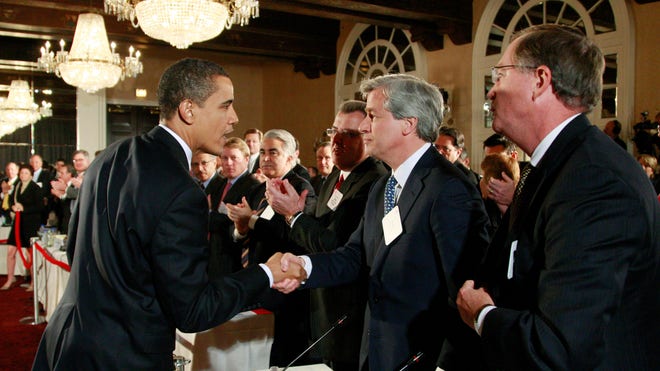 Obama Shakes Hands with Jamie Dimon