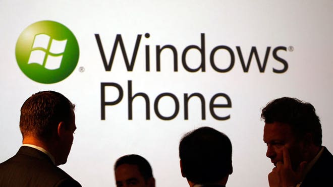 People Await Windows Phone 7 Launch Event in New York
