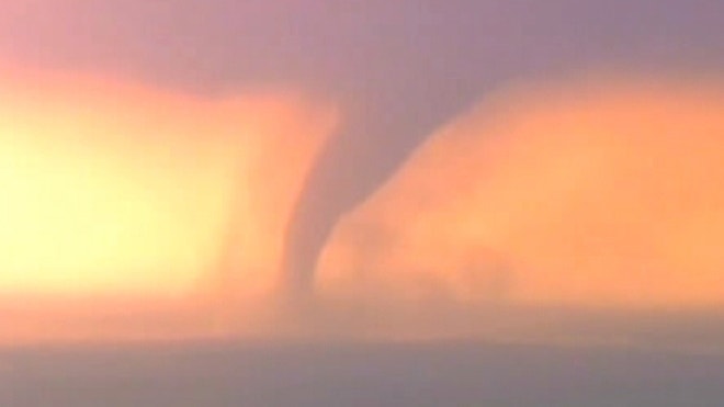 051010_edge_tornado_FNC_051010_19-48.jpg