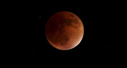 Supermoon lunar eclipse in pictures