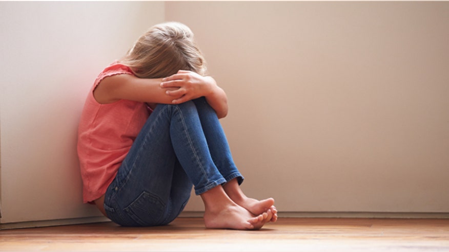 661sadlittlegirl.jpg