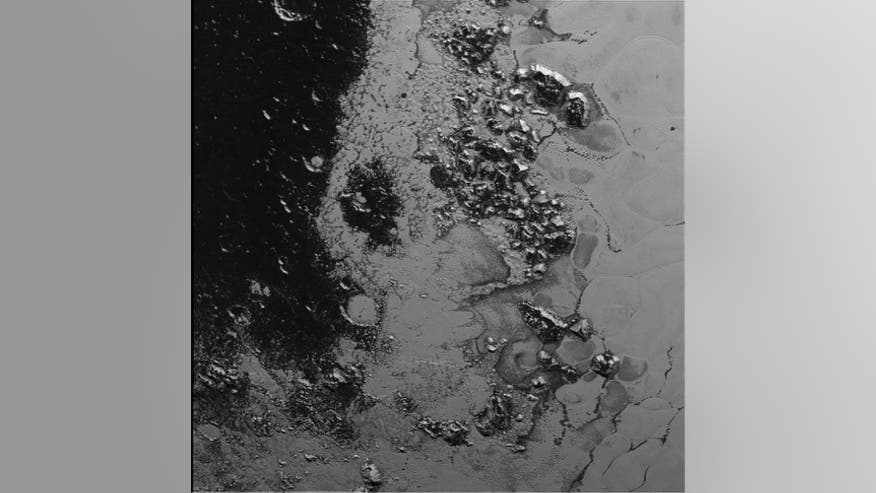 NASA опубликовало первые детальные снимки поверхности Плутона