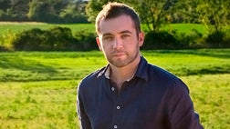 Award-winning journalist and war correspondent Michael Hastings died early Tuesday in a car accident in Los Angeles, his employer and family said.