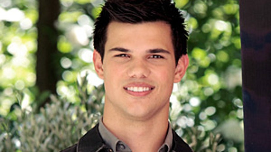 100904taylorlautner1