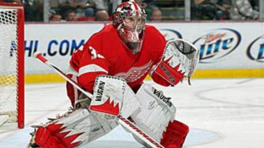 howard_jimmy_wings_defends_net_325x183