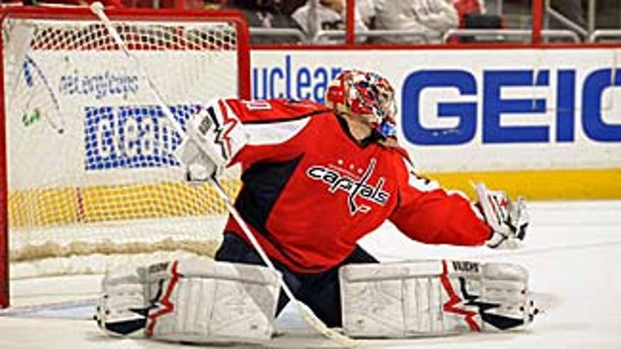 neuvirth_michal_caps_makes-save_325x183
