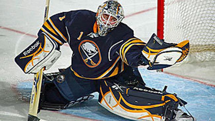 enroth_sabres_makes_save325