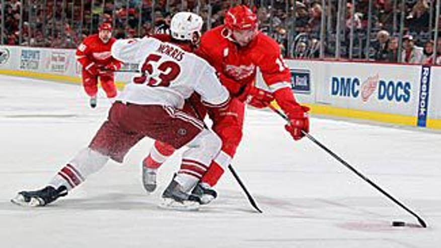datsyuk_wings_vs_coyotes