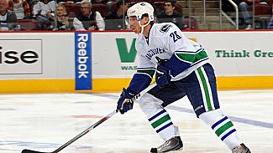 samuelsson_canucks_action_325x183