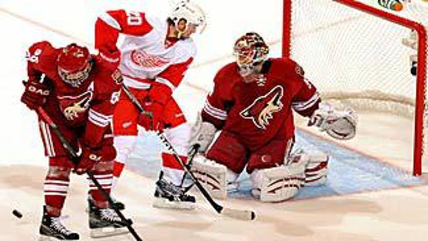 bryzgalov_coyotes_vs_wings_325x183