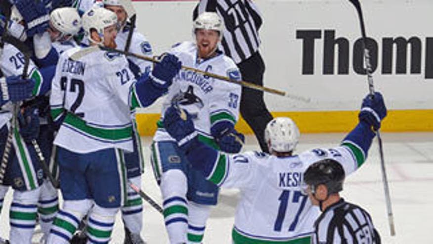 nucks_win050311_325
