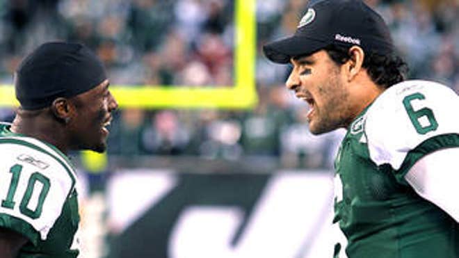 021612-NFL-TWEETHEARTS-JW-PI_20120216103333903_335_220