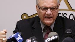  Sheriff Joe Arpaio announced Thursday that his deputies will begin placing white crosses near the sites where authorities find bodies of immigrants who are dying in the desert after crossing the border from Mexico.