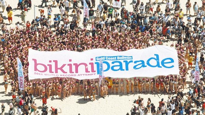 bikini_parade2.JPG