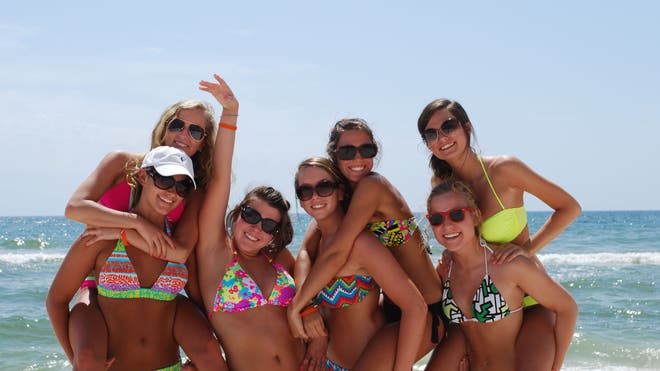 bikini_parade6.jpg