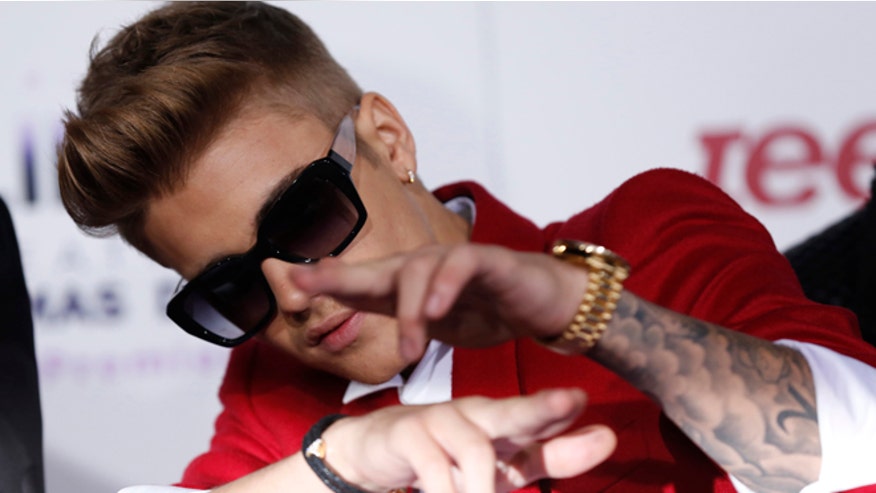 justin-bieber-internal.jpg