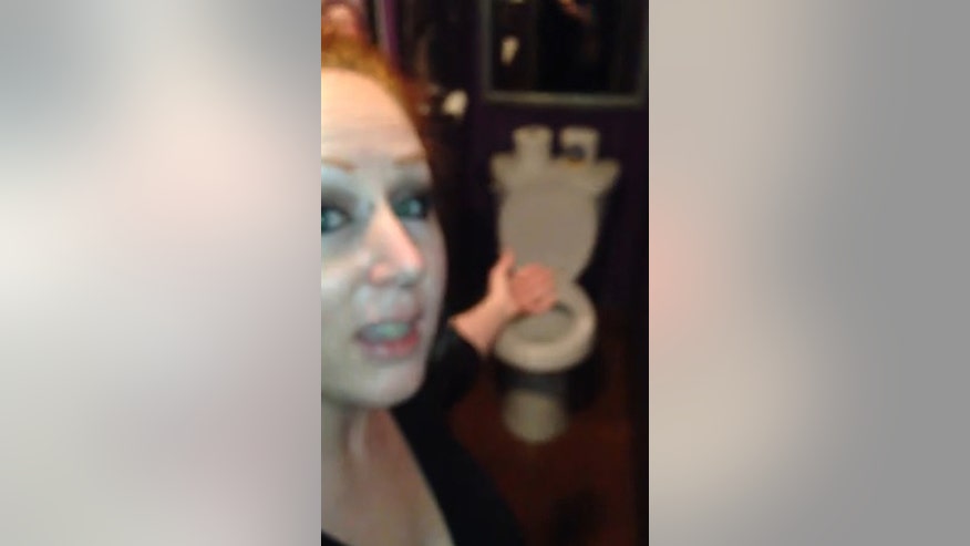 Female Comedian Finds Two Way Mirror In Bar Bathroom Fox News 0773