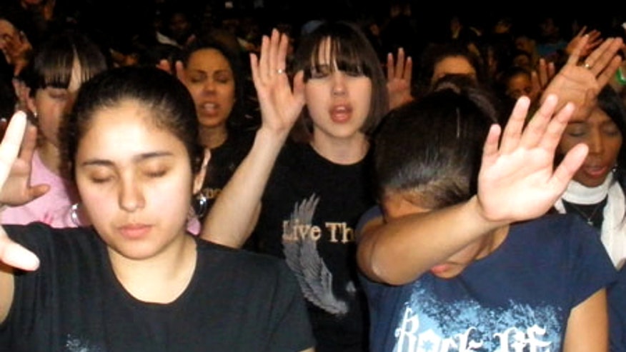0_21_042309_faithconcert.jpg