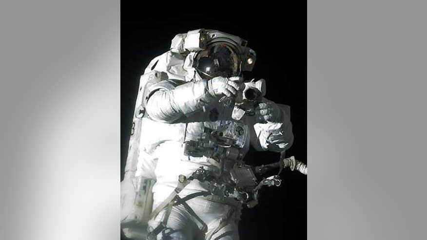 0_27_Spacewalk_satcher.jpg