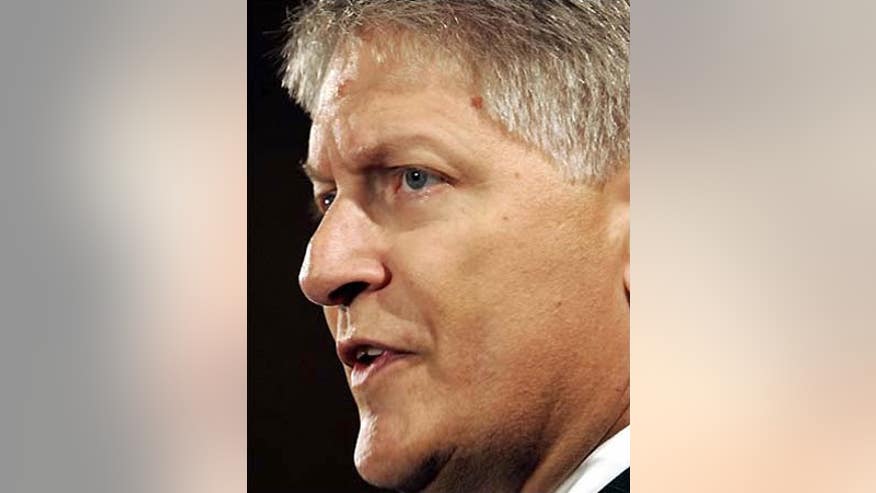 0_27_nifong_mike_closeup.jpg