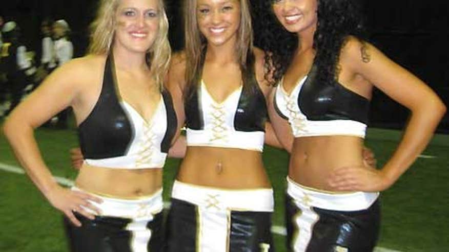 1_21_092309_cheerleaders01.jpg
